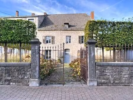 superbe bâtisse de caractère au cœur de beauraing