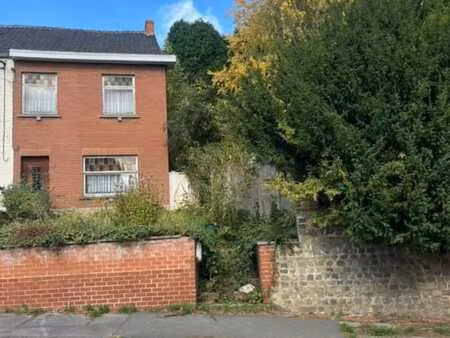 maison 3 façades avec jardin à rénover idéalement située