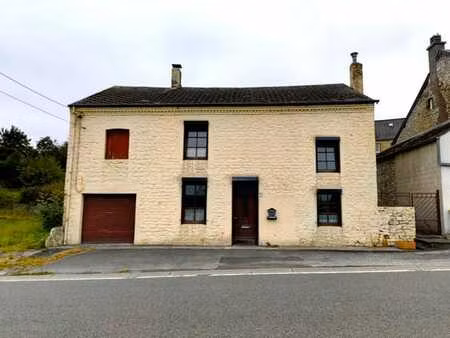 bonne maison d'habitation avec garage  cour et jardin