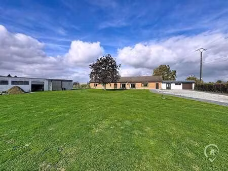 villa et dépendances à vendre sur une parcelle de 36 ares