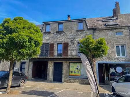 immeuble 1 commerce et 2 appart. 2ch au centre de nismes