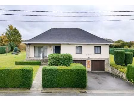 villa (3ch.) avec garage et jardin dans une rue calme !