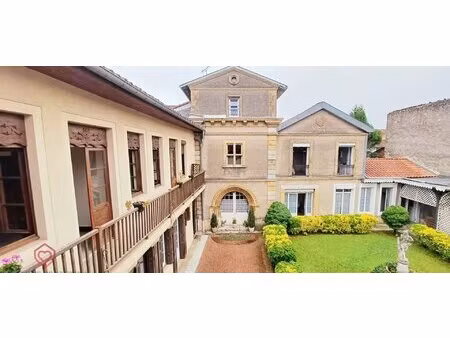 ancien couvent-composé d'une maison  d'un appartement et de 4 locaux-surface habitable