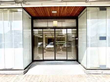 exceptionnel emplacement commercial.