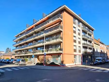 commerce modulable avec excellente visibilité à rue