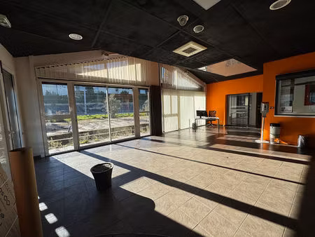 local commercial // d'activité castanet tolosan 374 m2