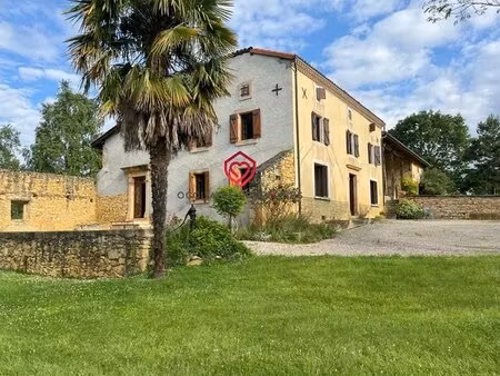 authentique ferme rénovée  terrain et vues