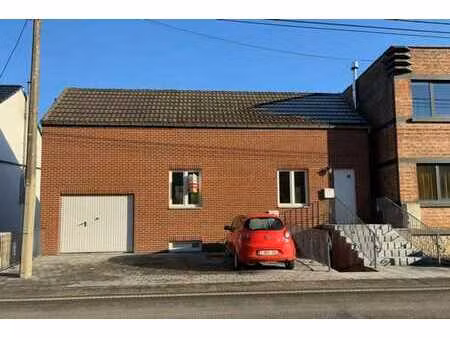 agréable duplex avec vue sur meuse  2 chambres et garage.