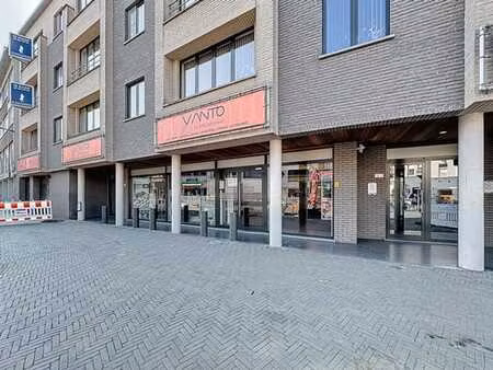 bien commercial avec grande visibilité près de la bredabaan