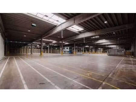 hub logistique courcelles | 8.350 m² d’entrepôt avec quai