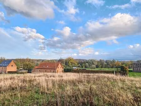 beau terrain sur les hauteurs de frasnes