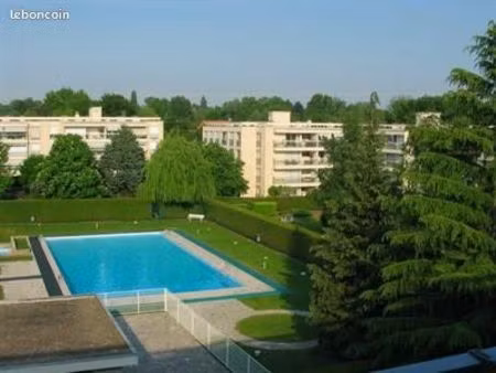 très belle studette ds résidence avec piscine