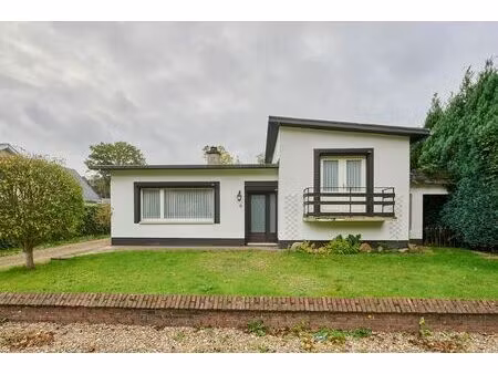 rustig gelegen op te frissen gezinswoning op 6a in as.