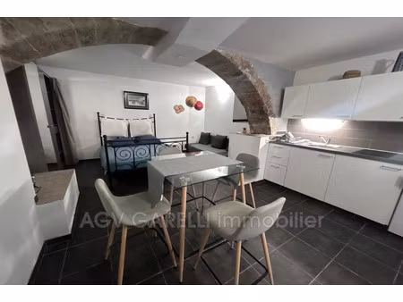 location meublée appartement 1 pièce 25.57 m² à hyeres (83400)  550 €