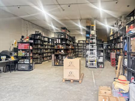 location entrepôt / local industriel  160.00m²  brie