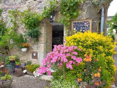 castelmoron d'albret  maison en pierres  3 chambres  une cave  un jardinet