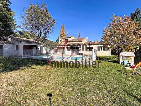 villa rénovée des années 90 - 130 m² habitables sur jardin de 1115 m².