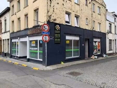 commerce avec bureau à manage