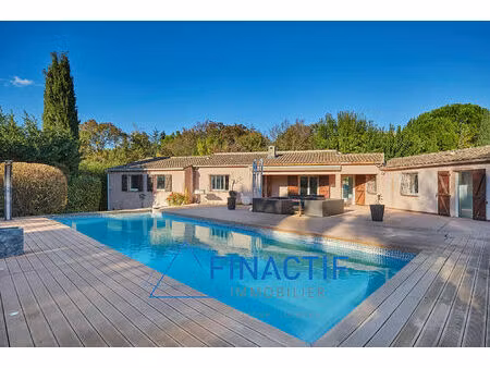 maison plain-pied 172 m2 + dépendance 38 m2 - terrain 2035 m2 - piscine - calme -