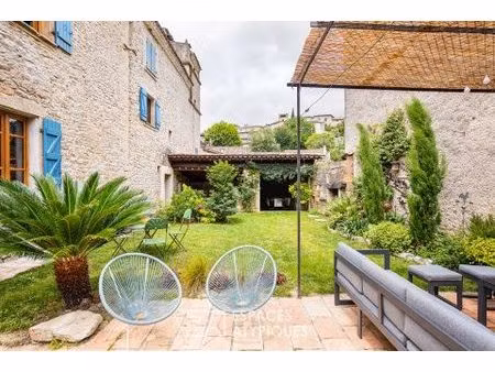 maison d'hôtes avec jardin au pied d'un des plus