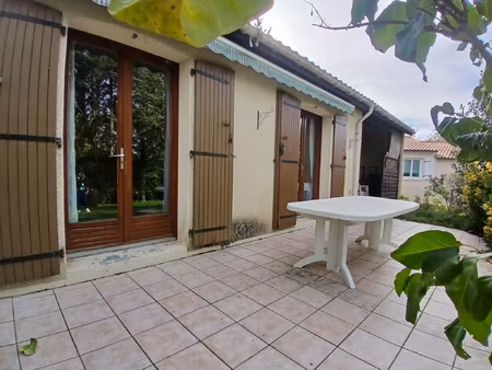 jolie maison de plain-pied idéalement située à brie !