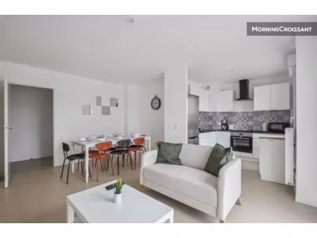 location meublée appartement 6 pièces 89 m² à cergy (95000)  3 778 €