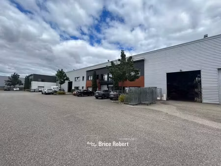 a louer - local d'activités avec un entrepôt de 1 940 m² - décines charpieu