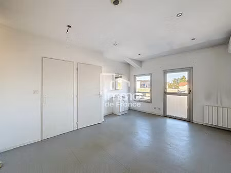 local commercial oyonnax 5 pièce(s) 82 m2