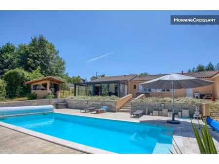 location meublée maison 7 pièces 210 m² à boulazac isle manoire (24750)  1 950 €