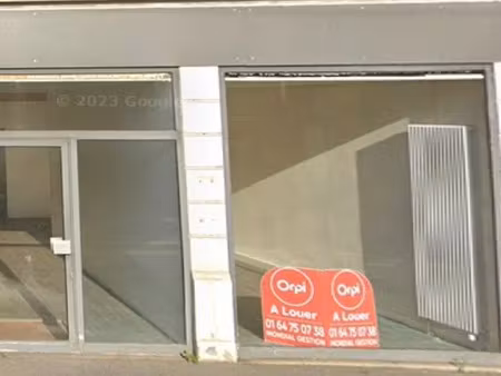location locaux professionnels à coulommiers (77120)  1 600 €