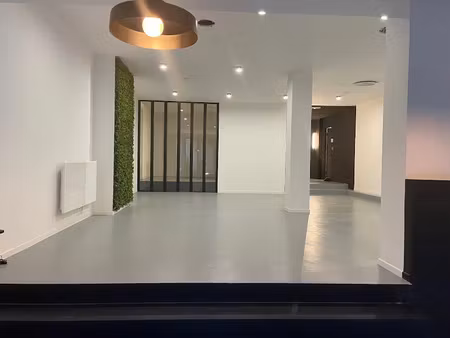 location locaux professionnels 256 m² à bordeaux (33000)  5 750 €