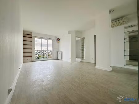 à louer  charmant t2 lumineux à talant (3ème étage avec ascenseur)