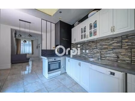 location maison  97 m² t-5 à la gorgue  800 €