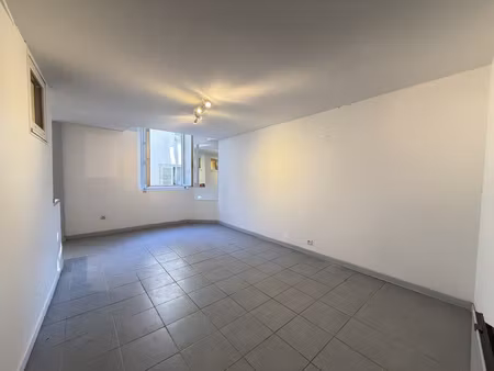 a vendre joli t1 bis rénové 32 m2 - 83670 barjols