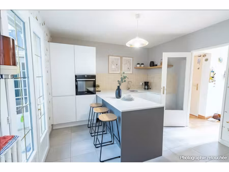 coquette maison avec 4 chb et 1 bureau au coeur de péronnas