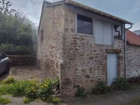 maison d’habitation avec dépendances et parking privé