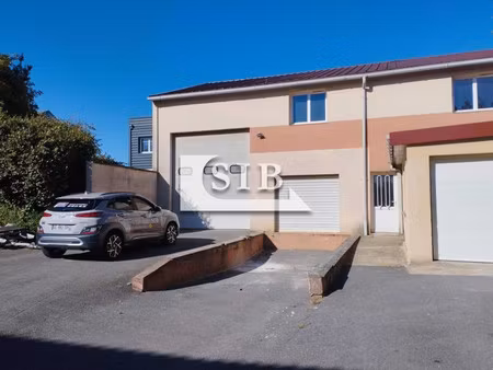 local commercial - loyer 2 600€ h.t./mois + 50€ de charges/m