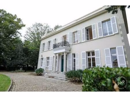 exceptionnel et rare en région parisienne . maison rouge en brie 77370 demeure néo-classiq