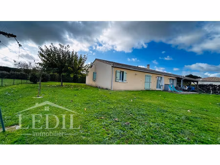 maison familiale récente de plain pied