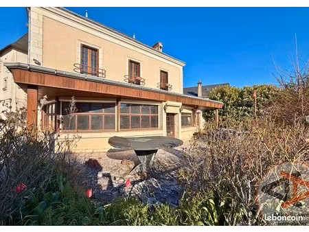 maison 5 pièces 180 m²