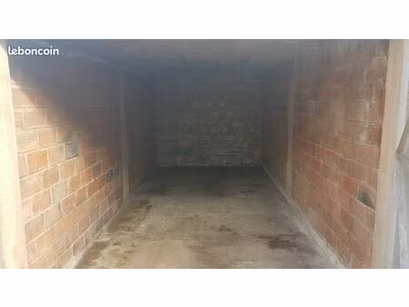 parking/box 13 m² colombes