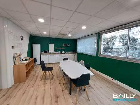 location bureaux et commerces à la roche-sur-yon (85000) : à louer / 173m² la roche-sur-yo