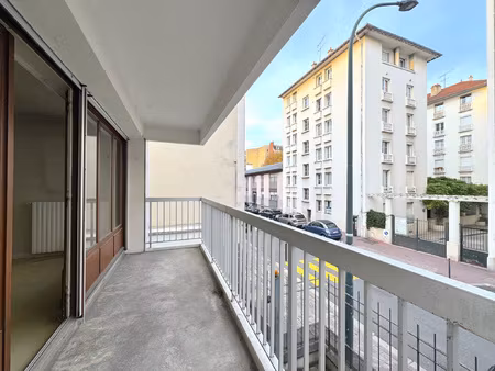 appartement 2 pieces 48m2 avec balcon de 8m2