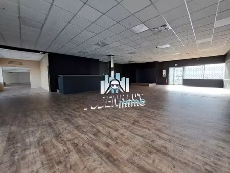 local commercial 210 m²