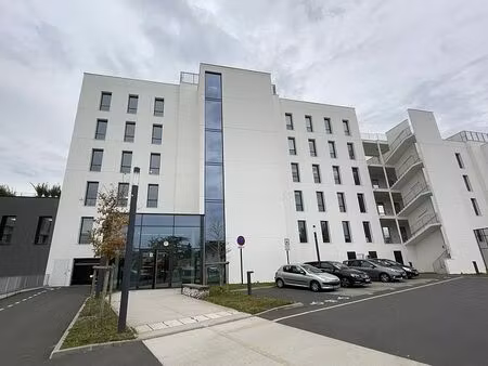 location bureau reze 188 m²