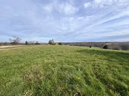 terrain à bâtir non viabilisé d'une superficie de 3 245m2