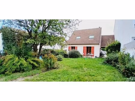 maison individuelle environ 500 m² de terrain