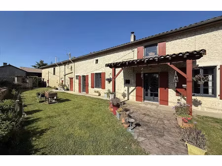 vente propriété 7 pièces 219.89 m² à la faye (16700)  199 950 €