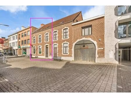 gelijkvloers handelspand met bovenliggend appartement