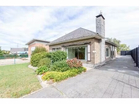 praktische bungalow met werkplaats en weiland van 3.059 m²